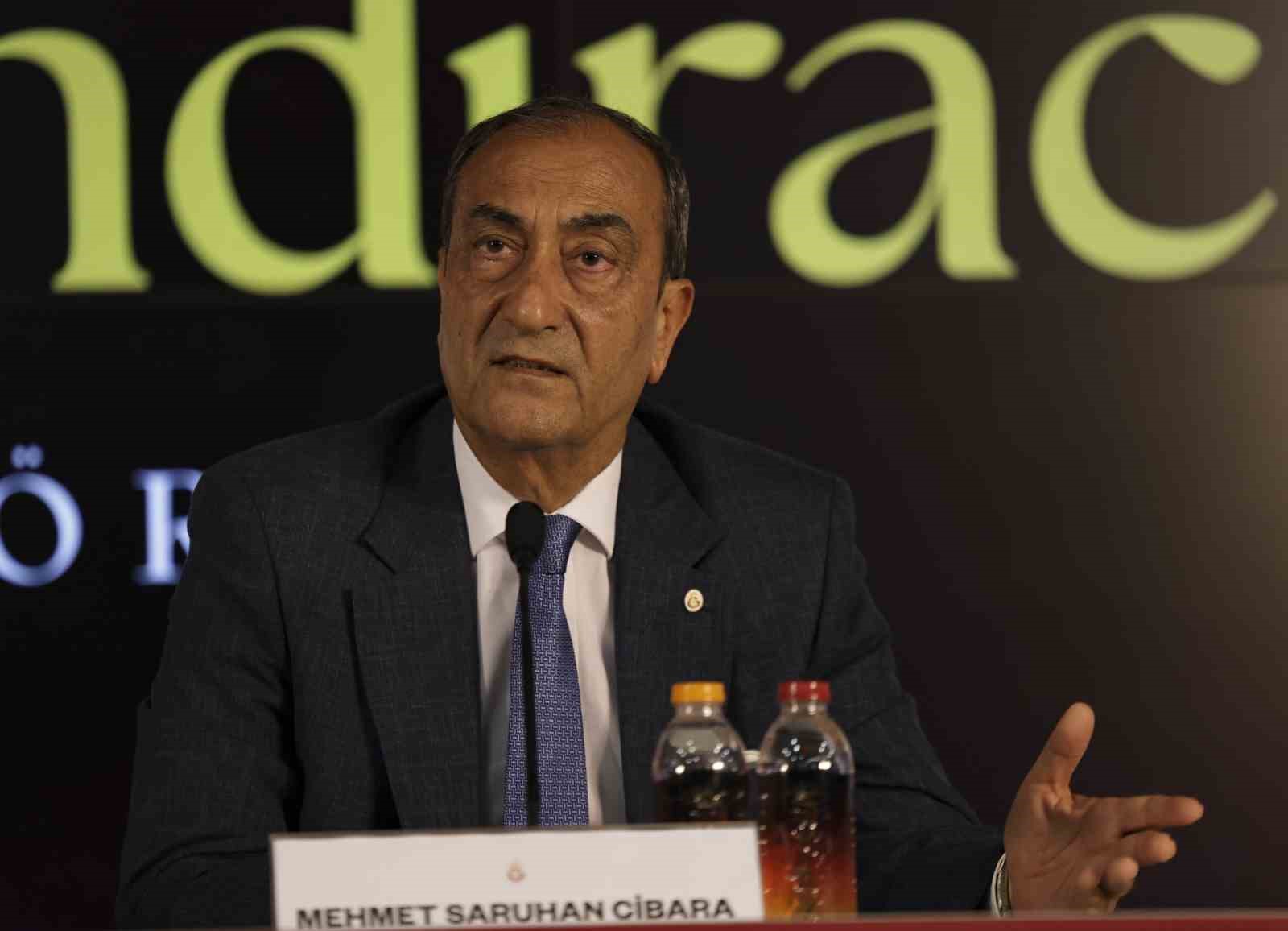 Galatasaray, yeni transferi Efe Mandıracı için imza töreni düzenledi