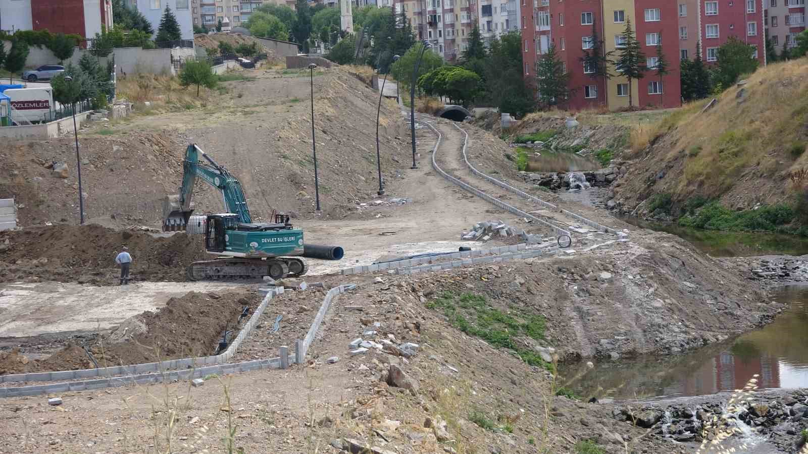 Başkan Arslan Galericiler Sitesi’nde açık oto pazarının açılacağı müjdesini verdi