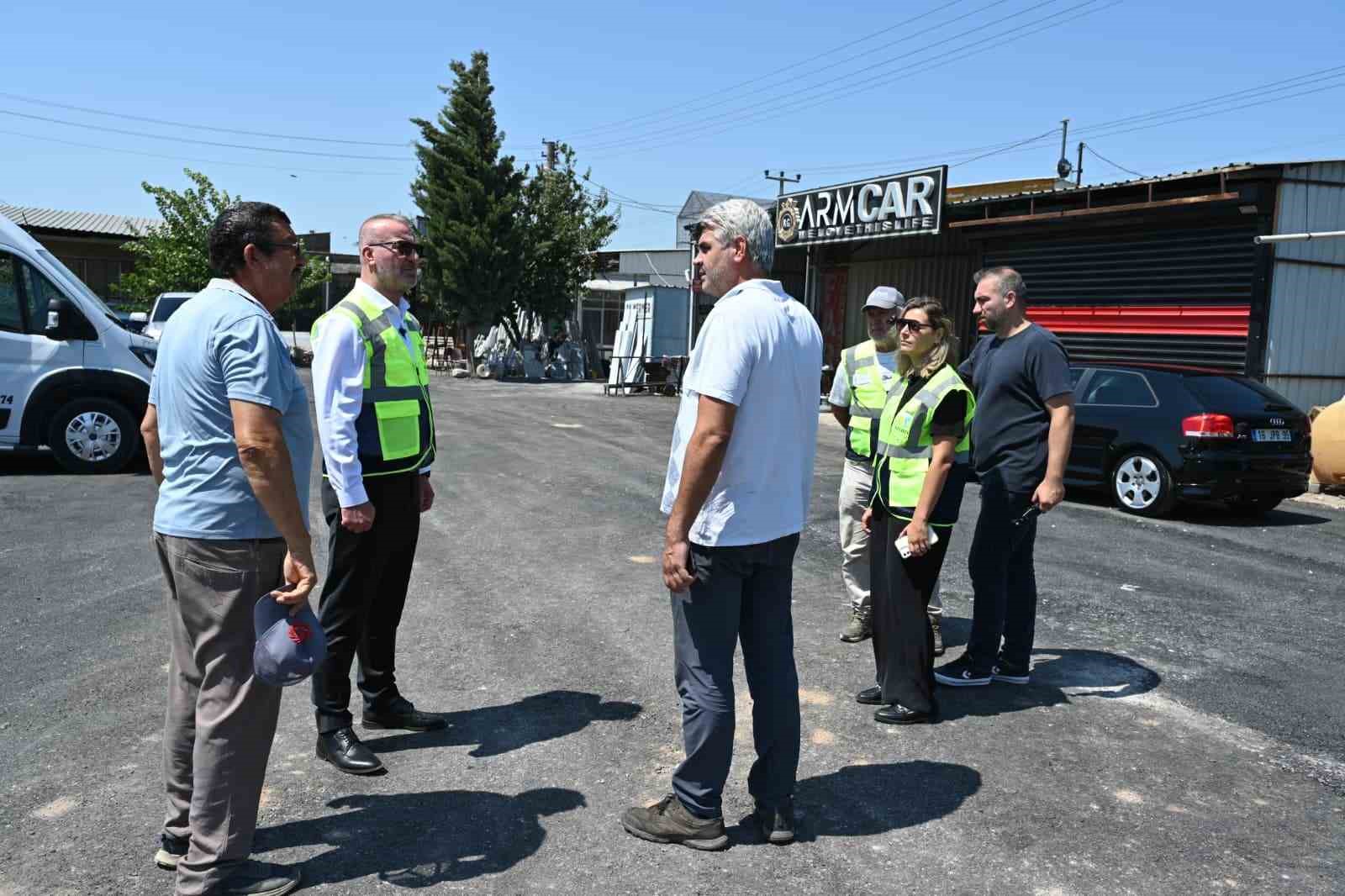 Karacabey’de asfalt mesaisi aralıksız sürüyor