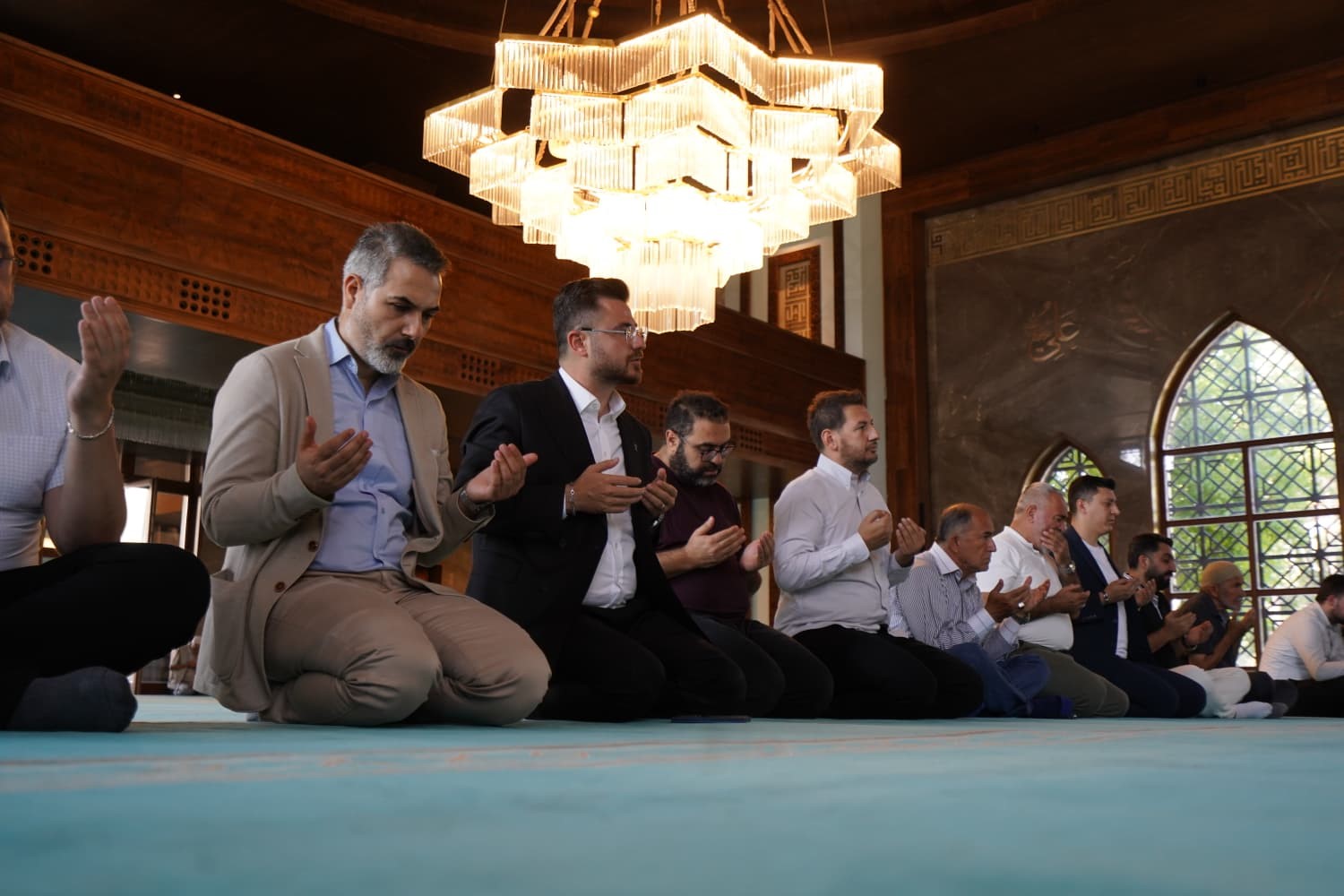 Başkan Okandan: "Kuruluşumuzdan bugüne kadar davamıza ve milletimize hizmet etmiş tüm kardeşlerimizi şükranla anıyoruz"