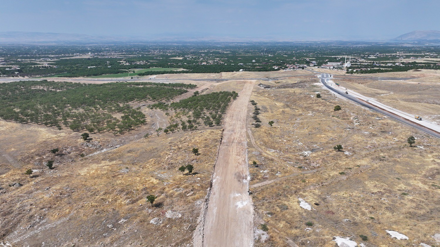 Yaka Mahallesindeki 7 kilometrelik yeni yol ağı bölgeye değer katacak