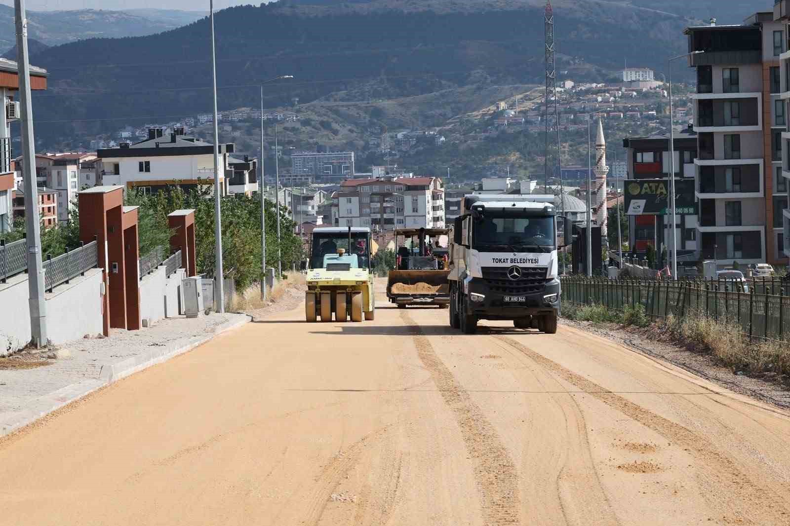 Güneşli Mahallesi Fidanlık Caddesi’nde asfalt çalışmaları tamamlanıyor