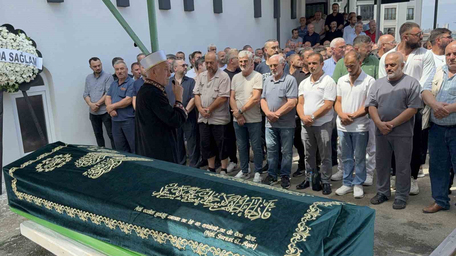 Denizde boğulan 17 yaşındaki çocuk toprağa verildi