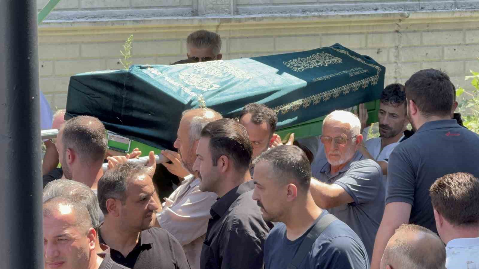Denizde boğulan 17 yaşındaki çocuk toprağa verildi