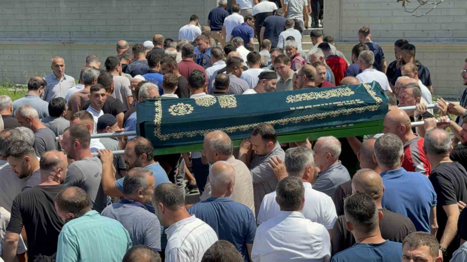 Denizde boğulan 17 yaşındaki çocuk toprağa verildi