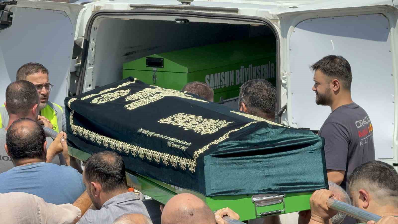 Denizde boğulan 17 yaşındaki çocuk toprağa verildi