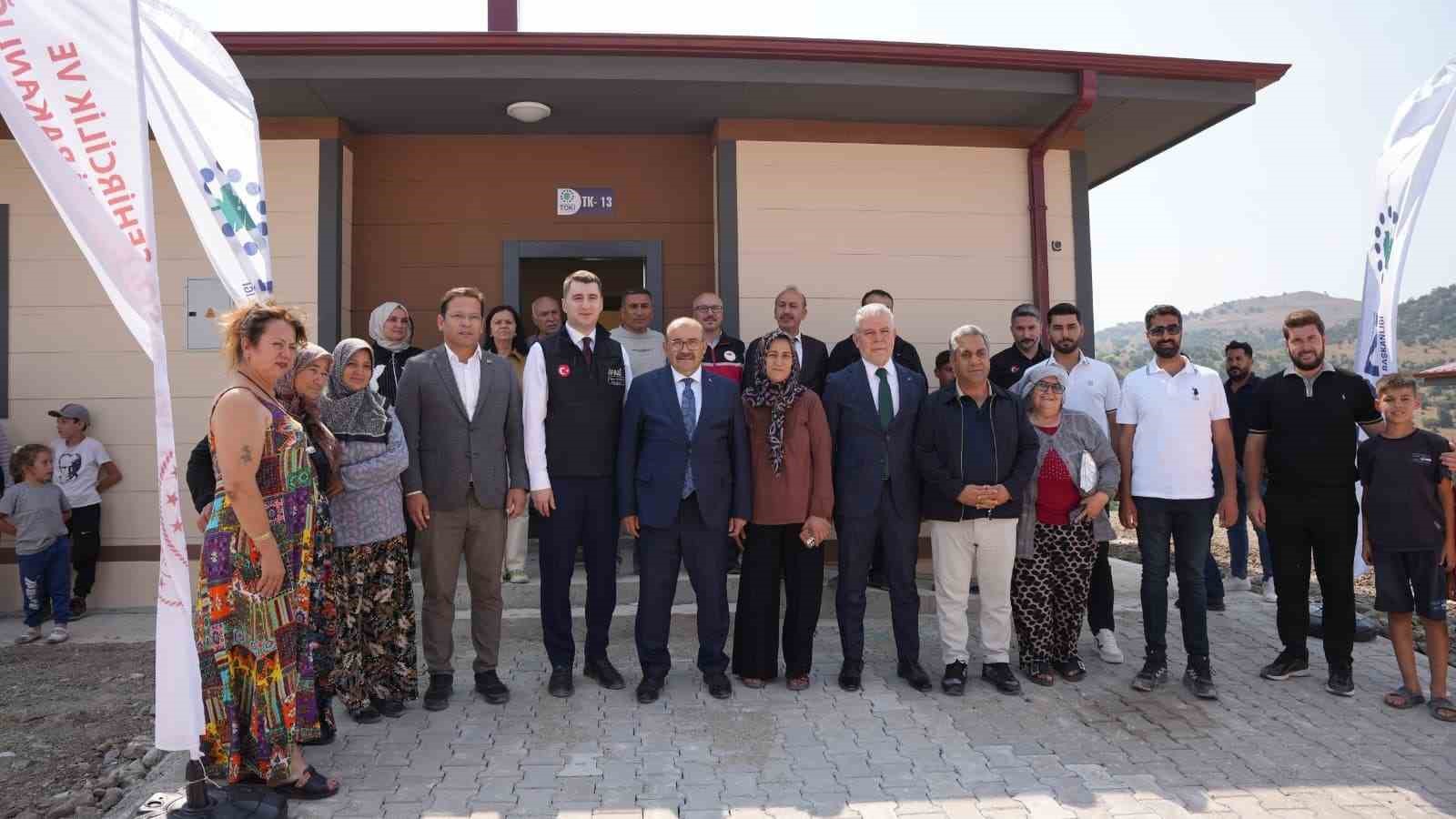 Sındırgı’da deprem konutları hak sahiplerine teslim edildi