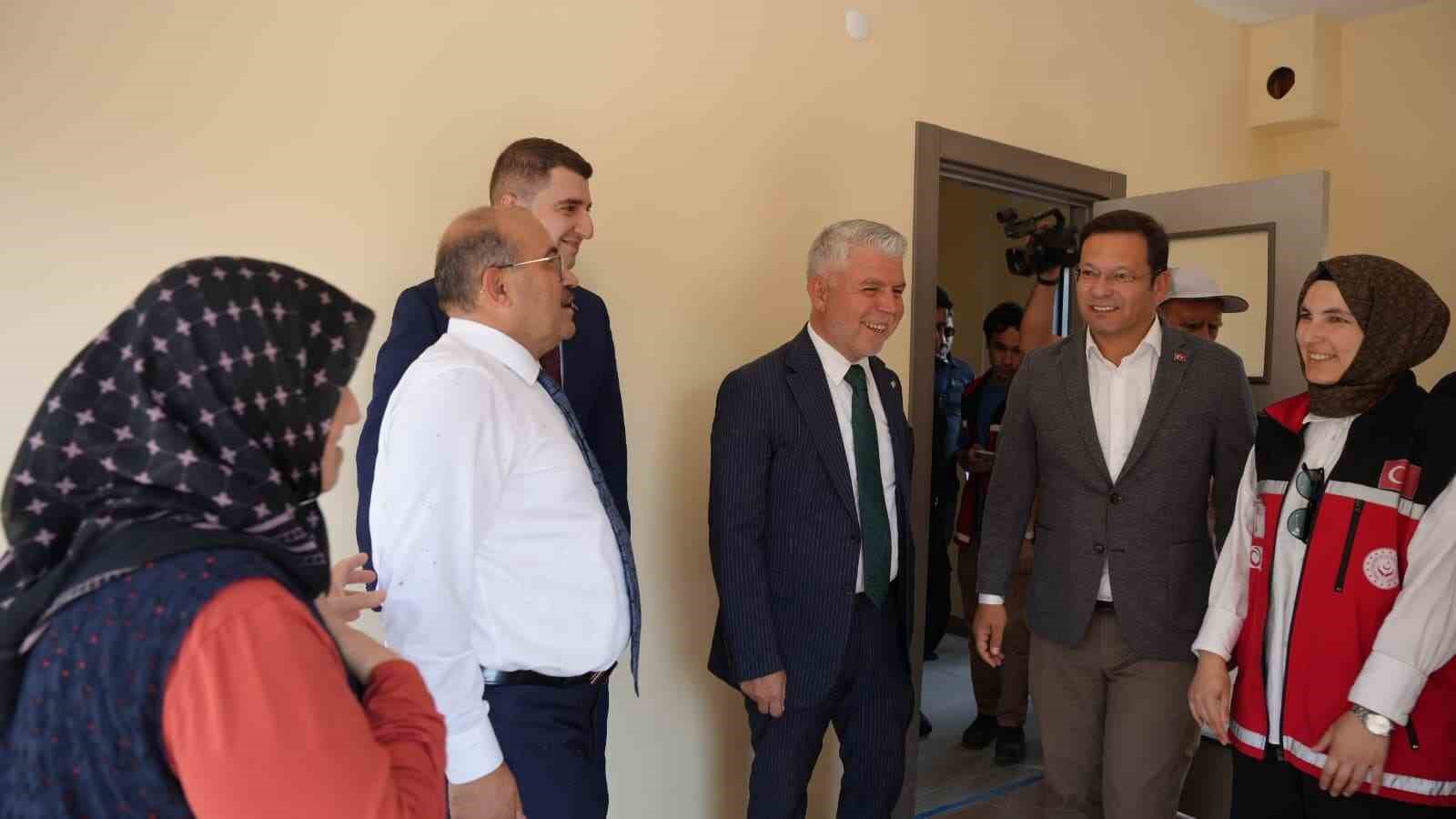 Sındırgı’da deprem konutları hak sahiplerine teslim edildi