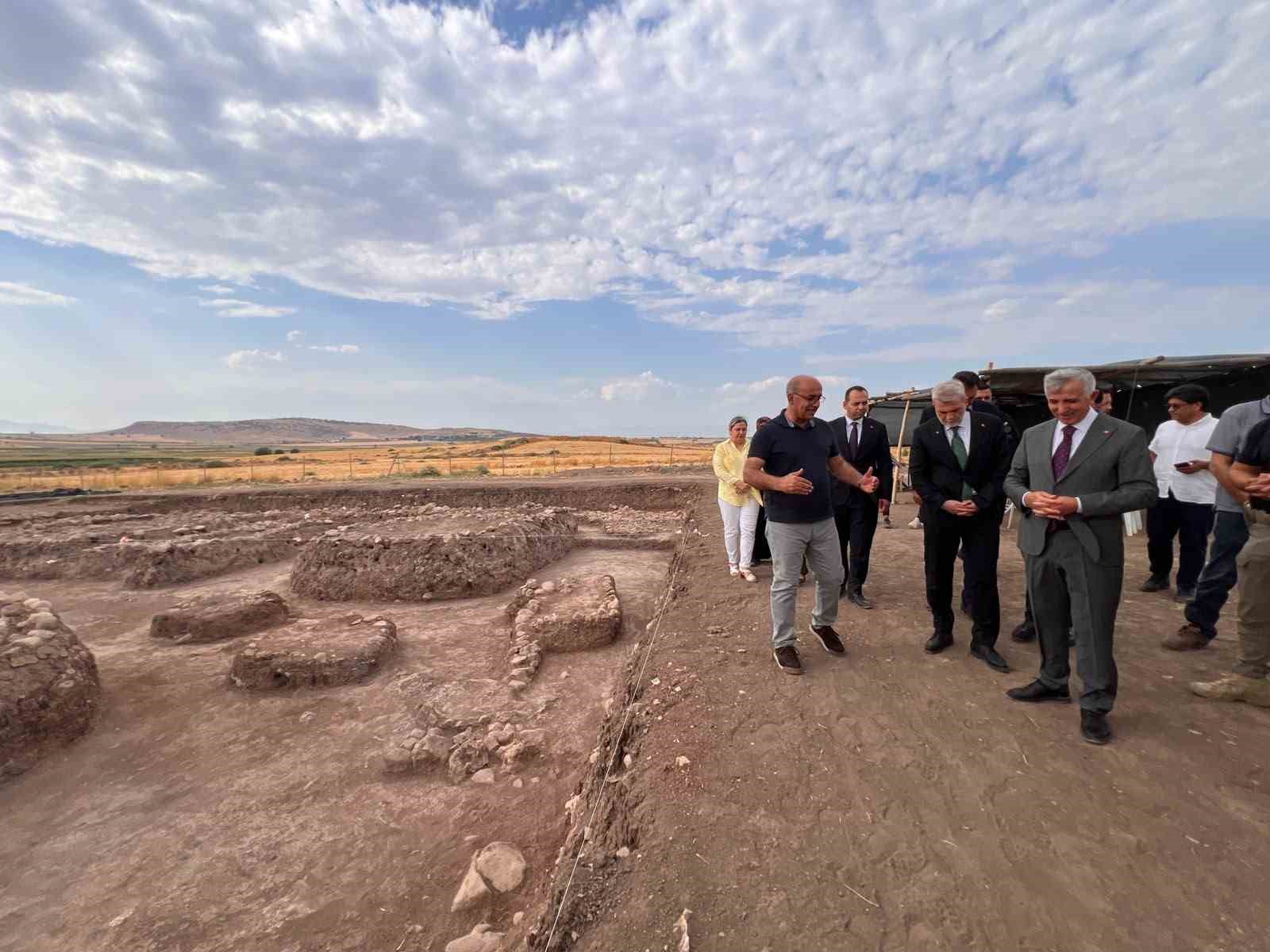 Domuztepe’de MÖ 9000 yıl öncesine ışık tutan kalıntılar gün yüzüne çıkarılıyor