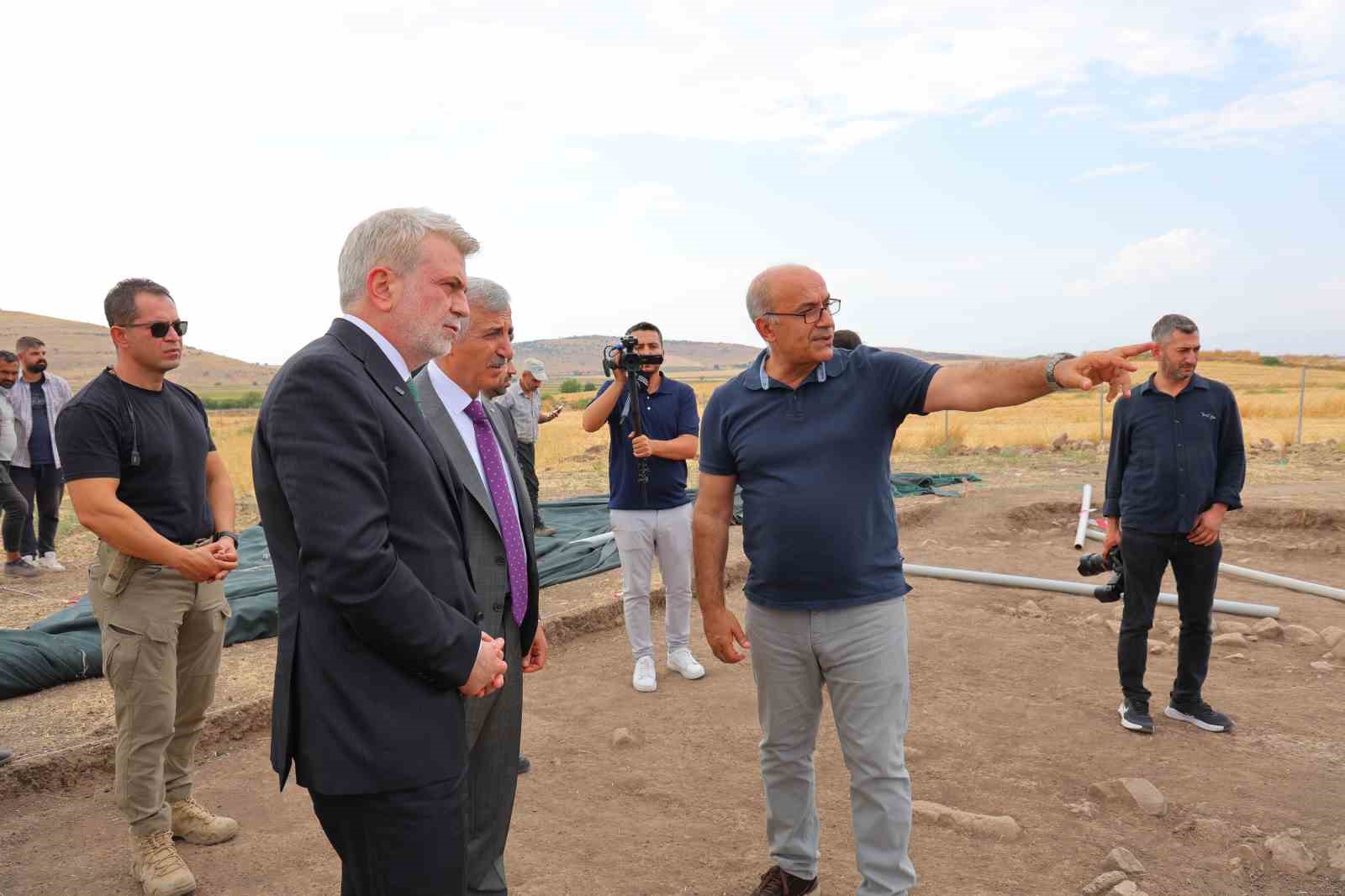 Domuztepe’de MÖ 9000 yıl öncesine ışık tutan kalıntılar gün yüzüne çıkarılıyor