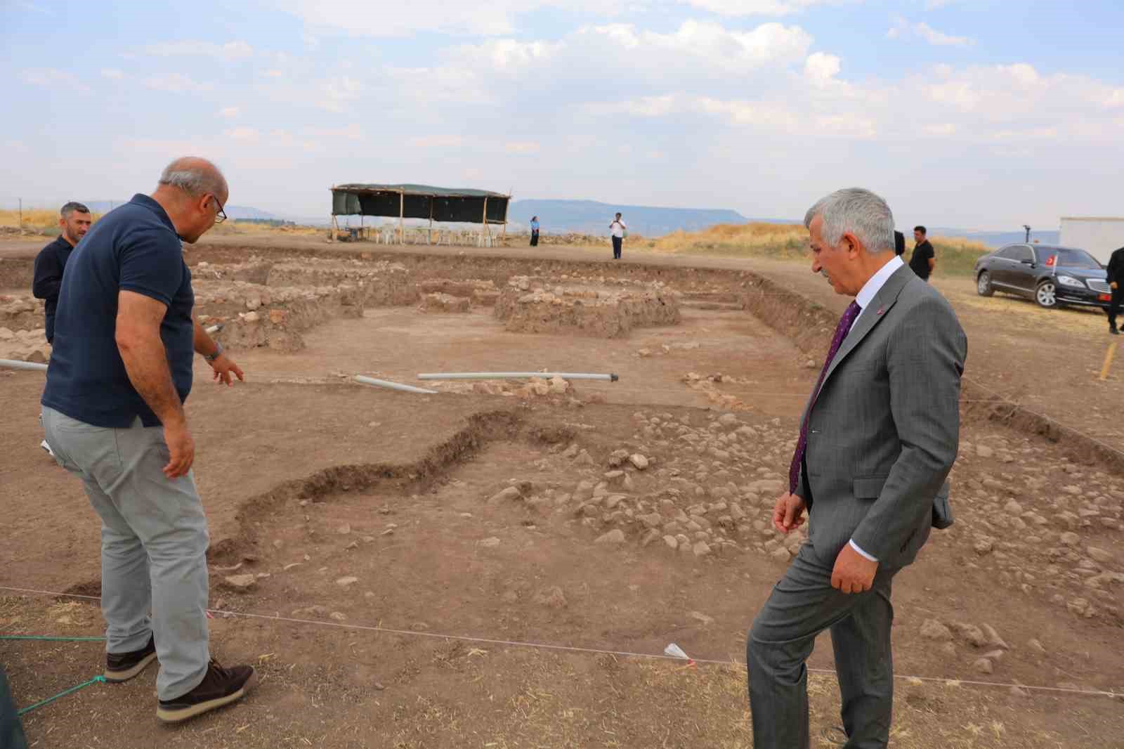Domuztepe’de MÖ 9000 yıl öncesine ışık tutan kalıntılar gün yüzüne çıkarılıyor