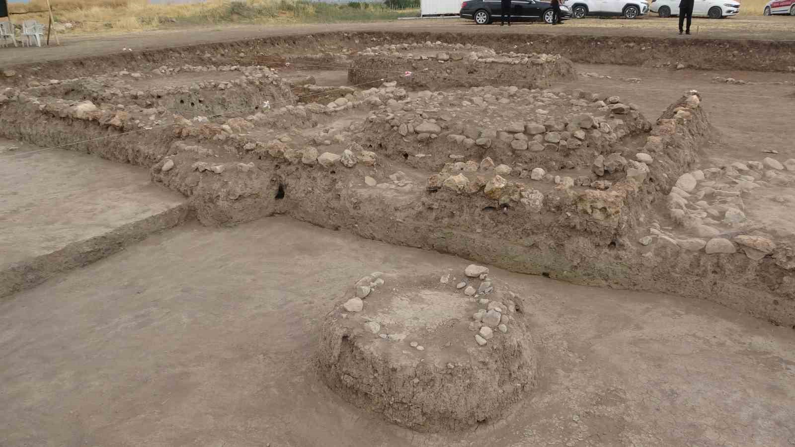 Domuztepe’de MÖ 9000 yıl öncesine ışık tutan kalıntılar gün yüzüne çıkarılıyor