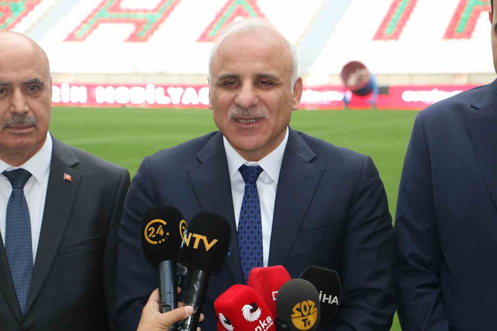 Vali Zorluoğlu, Diyarbakır Stadyumu’nda incelemelerde bulundu