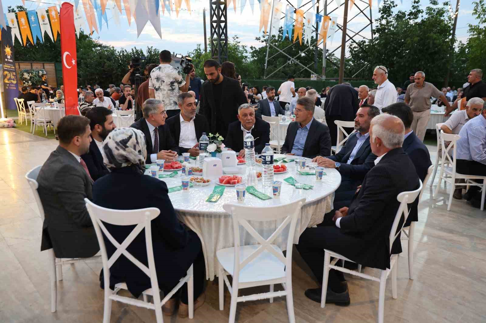Başkan Selmanoğlu: "25 yıllık hikayemizde elde ettiğimiz bütün başarıların gerçek sahibi aziz milletimizdir"