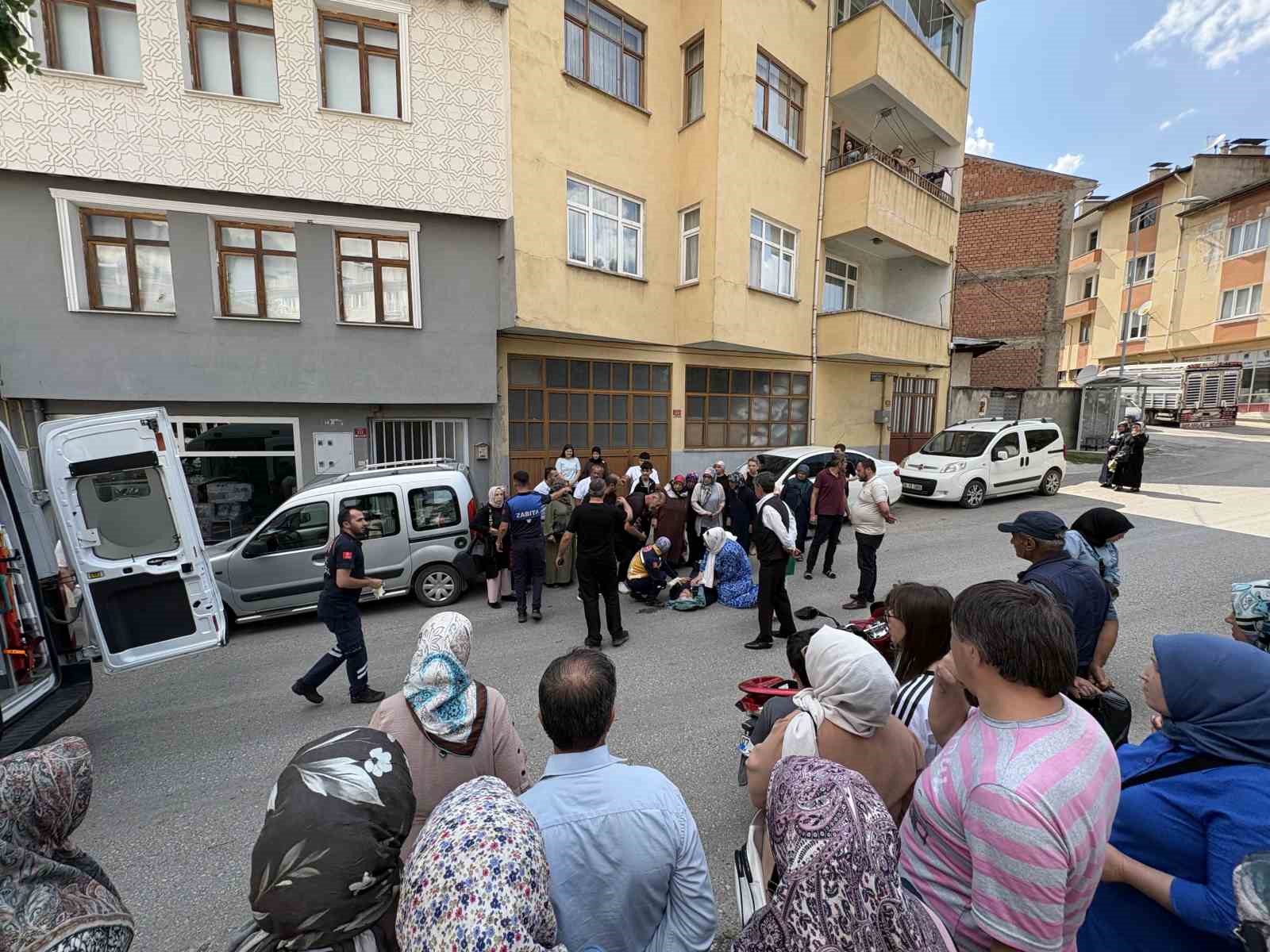 Kastamonu’da motosiklet yayaya çarptı: 2 yaralı