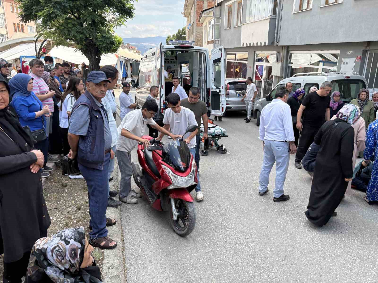 Kastamonu’da motosiklet yayaya çarptı: 2 yaralı