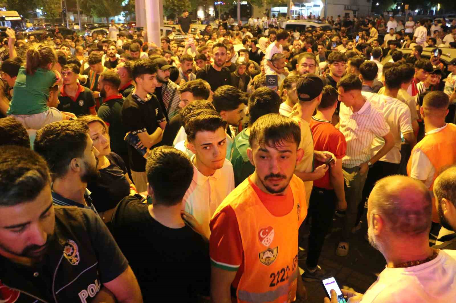 Amed Sportif Faaliyetler, kadrosuna kattığı 5 yeni isim için imza töreni düzenledi