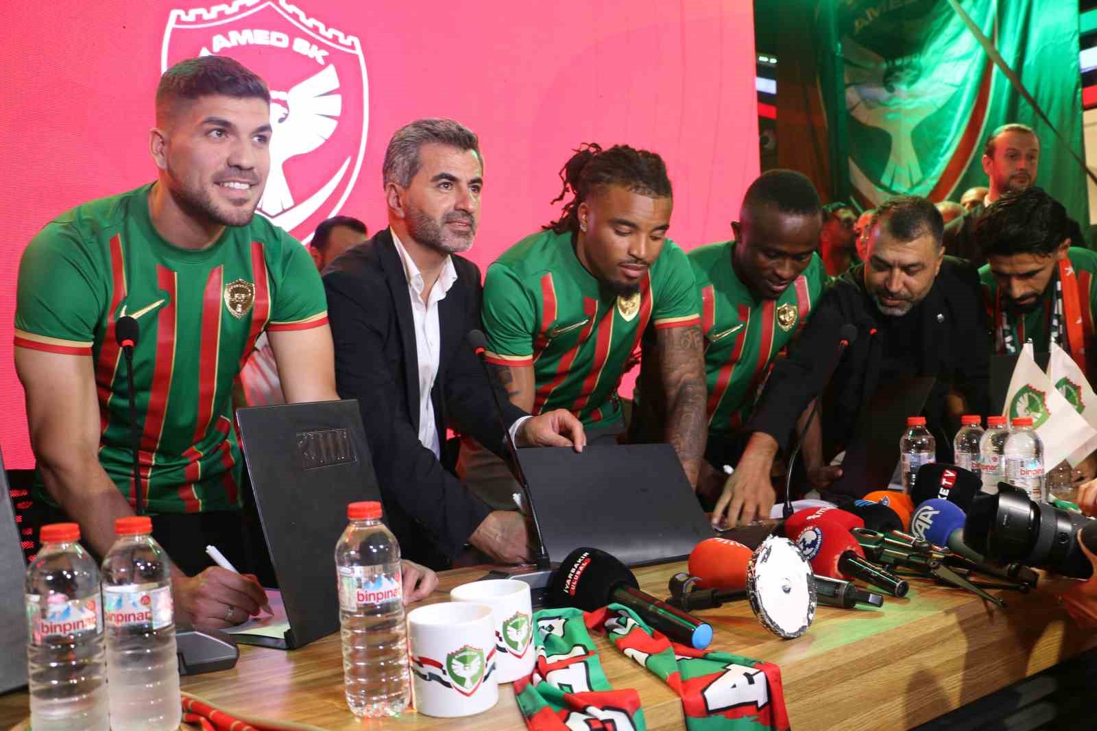 Amed Sportif Faaliyetler, kadrosuna kattığı 5 yeni isim için imza töreni düzenledi