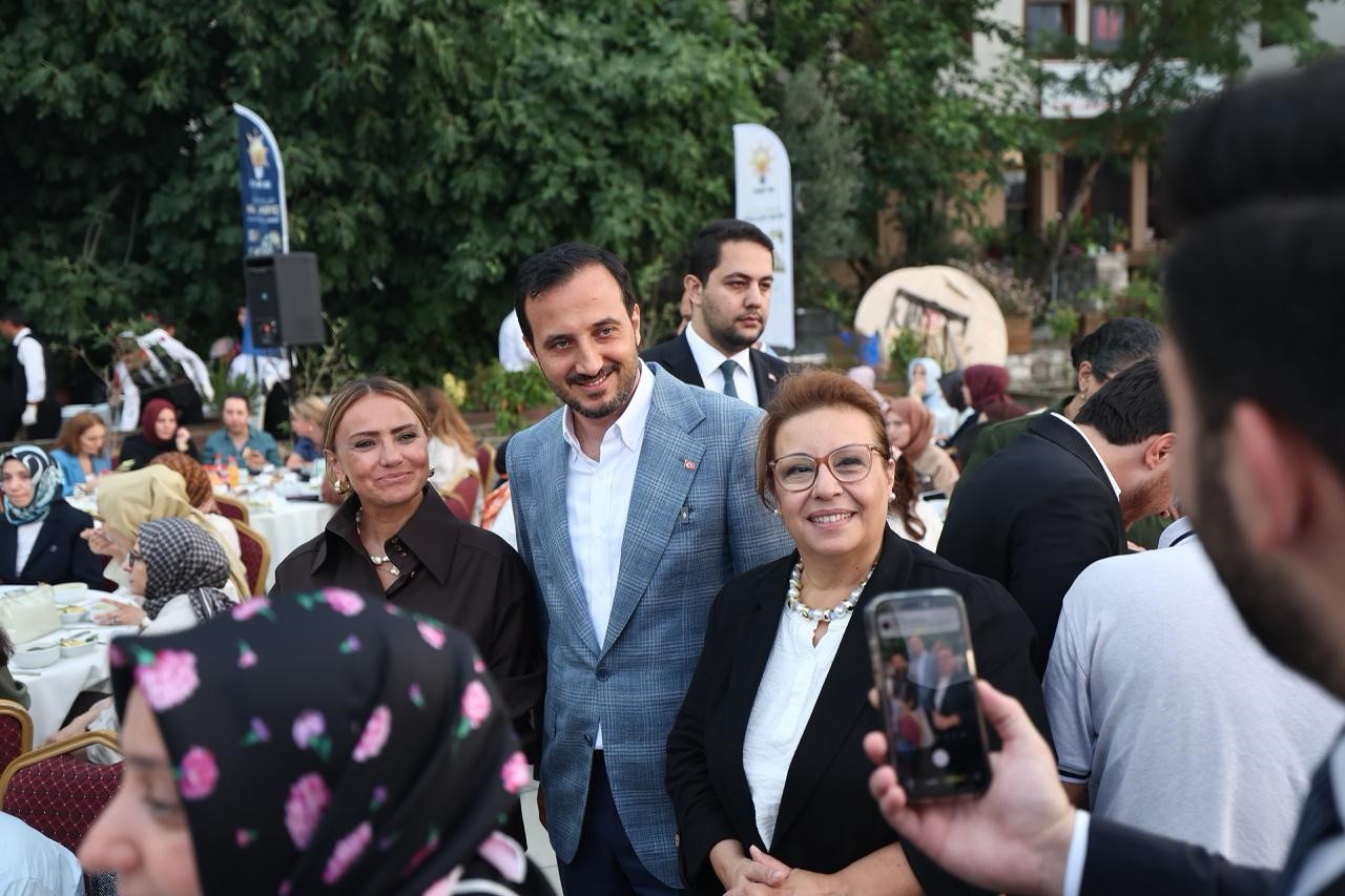 AK Parti’nin 25. yılında ebediyete irtihal eden teşkilat mensupları dualarla anıldı