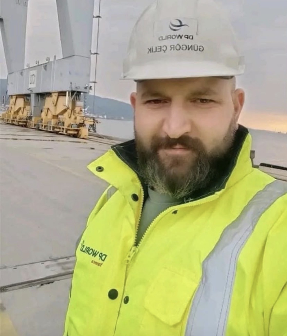 Yüksekten düşen liman vinci operatörü yaralandı