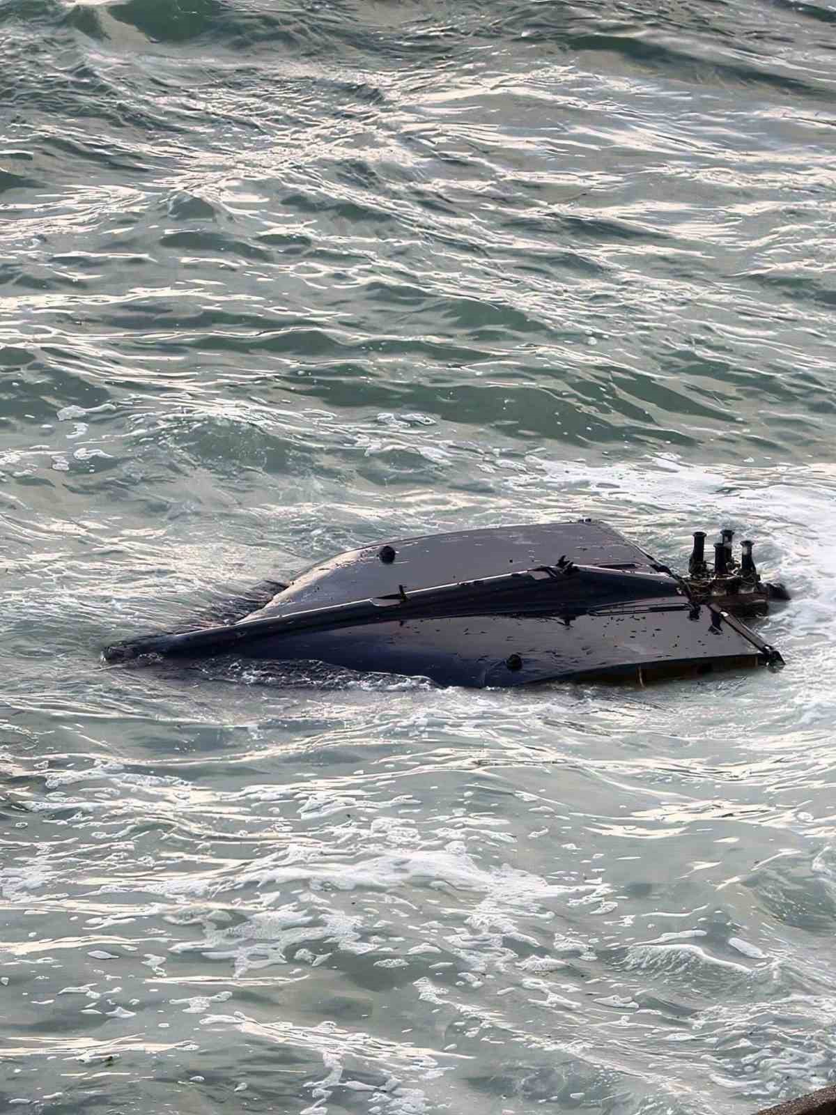 Akçakoca’da sahile vuran şüpheli cisim incelemeye alındı