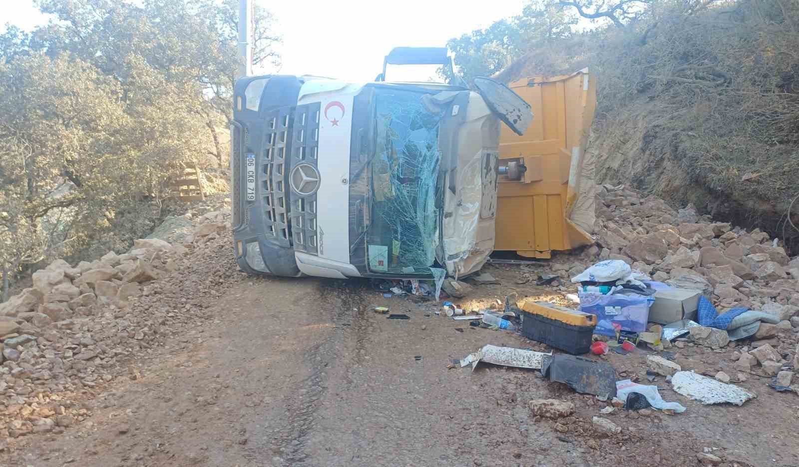 Bilecik’te 2 kamyon kafa kafaya çarpıştı, 2 yaralı