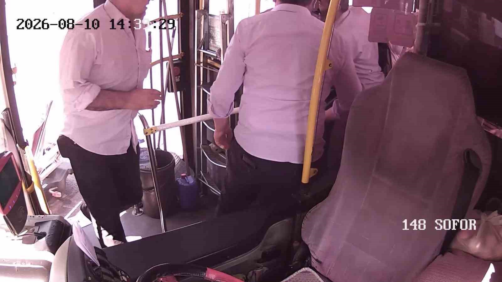 Fenalaşan yolcuyu halk otobüsü şoförü hastaneye yetiştirdi