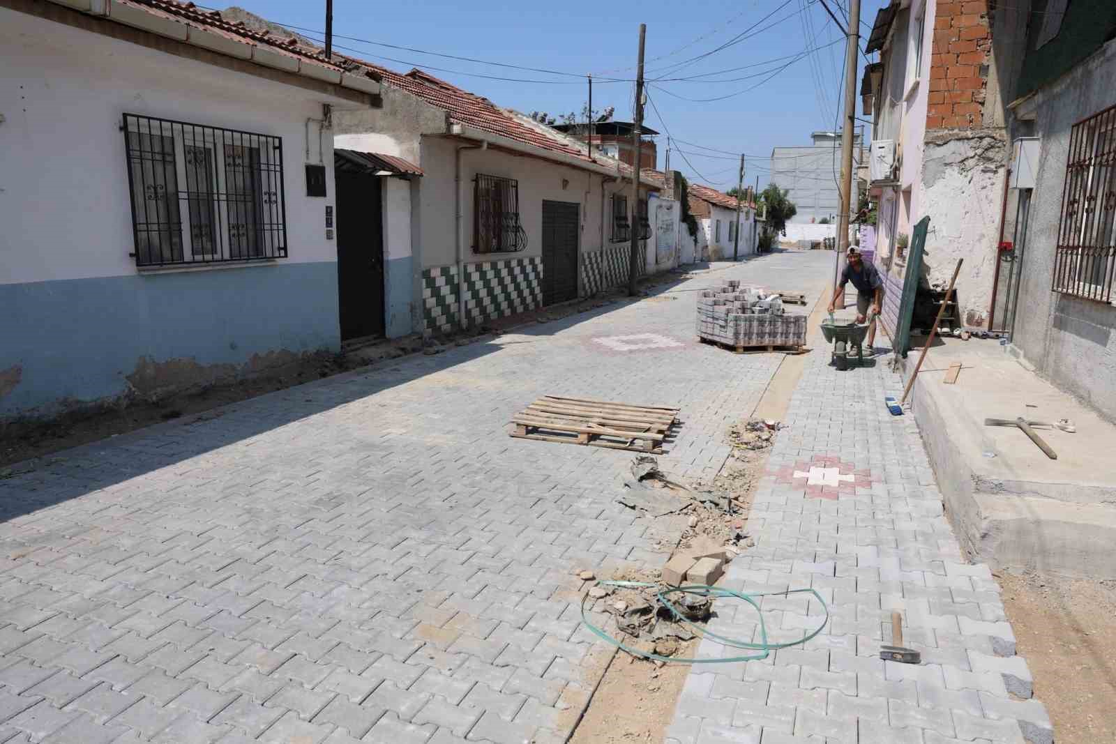 İncirliova’da 3 sokakta yol yenileme çalışmaları sürüyor