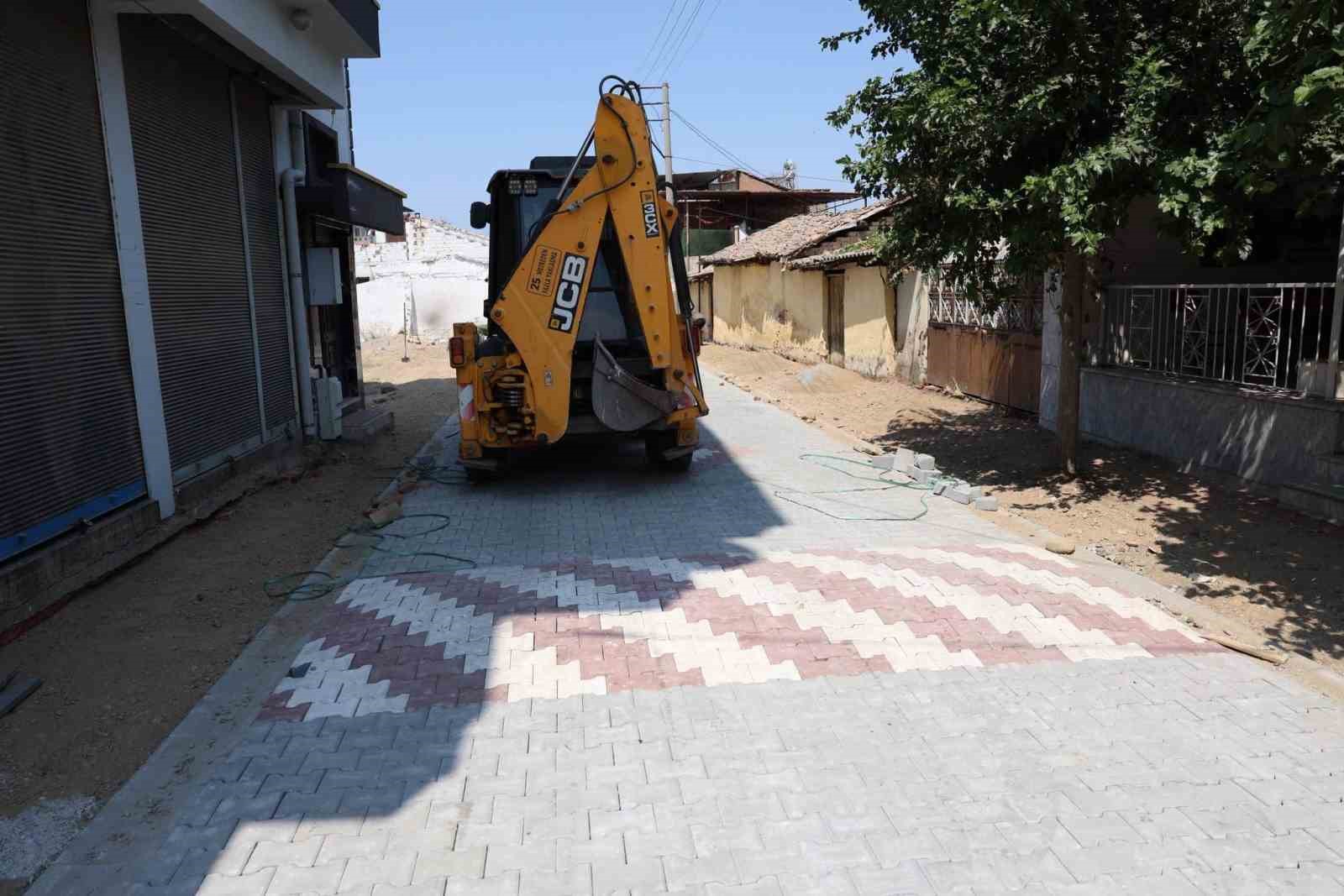 İncirliova’da 3 sokakta yol yenileme çalışmaları sürüyor