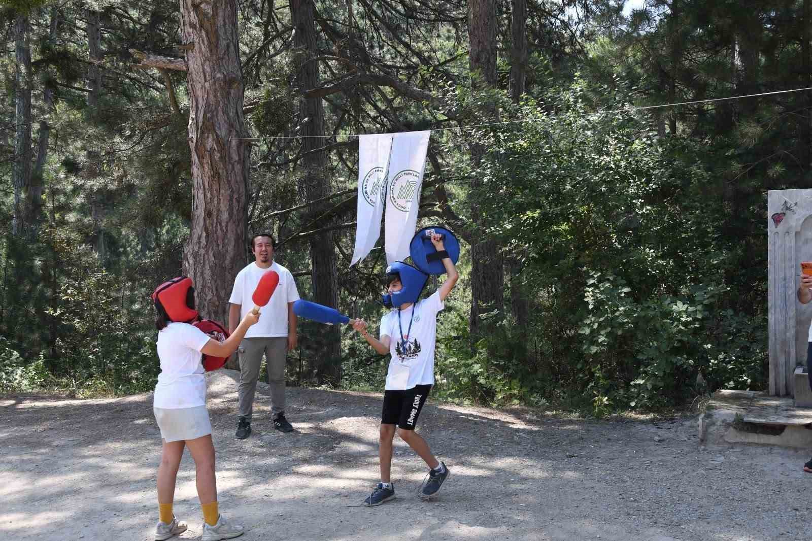 Kütahya’da aileler Çamlıca Tabiat Parkı’nda doğayla buluştu