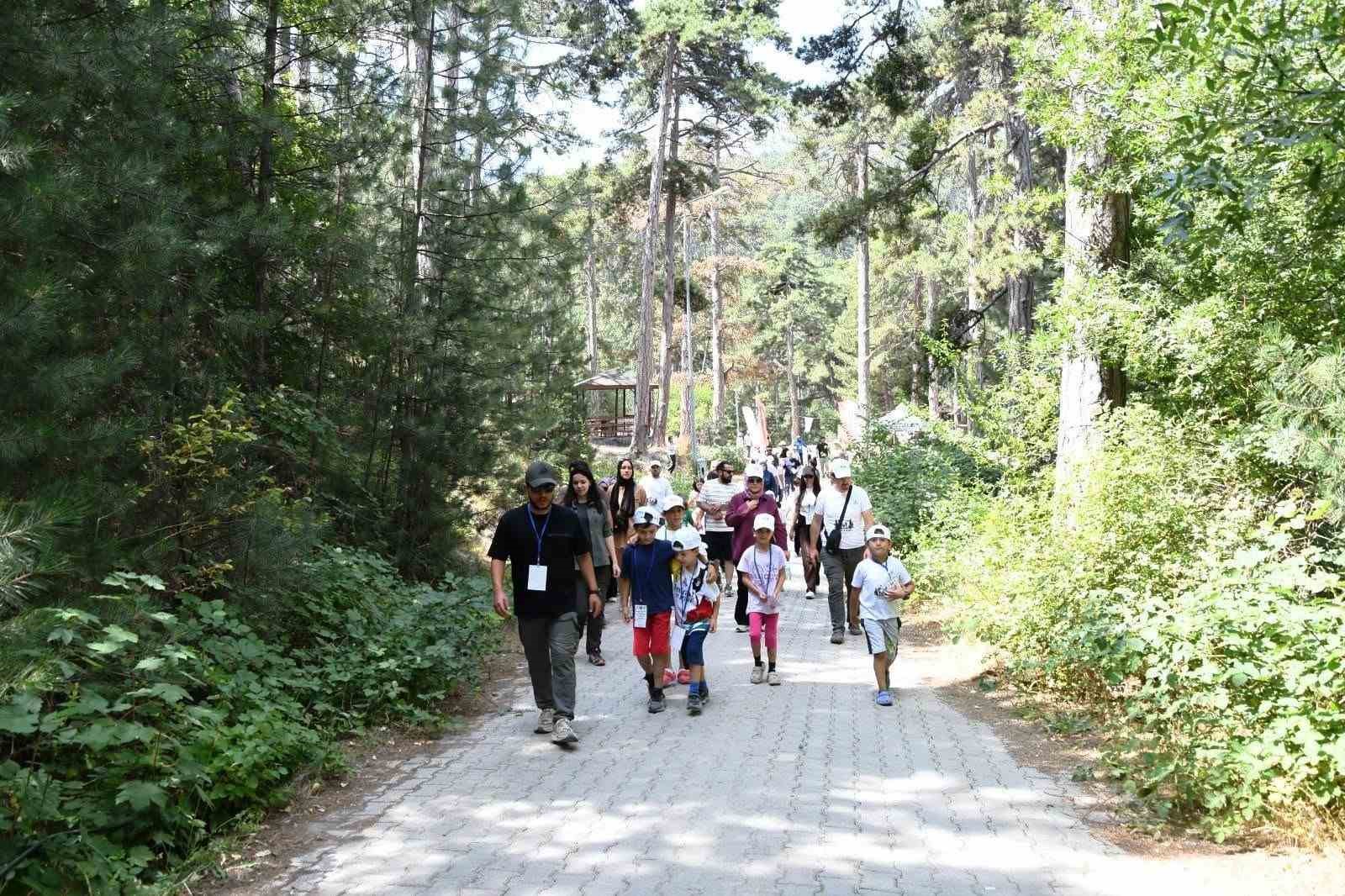 Kütahya’da aileler Çamlıca Tabiat Parkı’nda doğayla buluştu