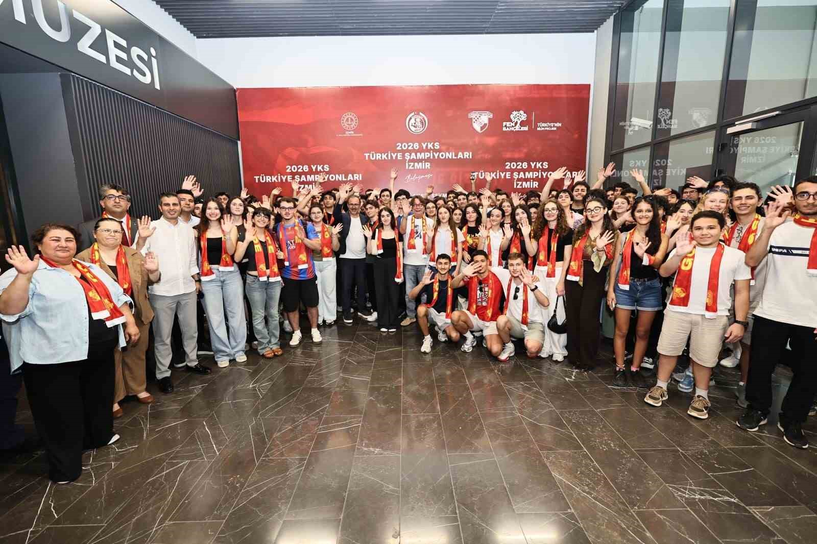 Kasapoğlu: "İzmir’in gençliği gururumuz"