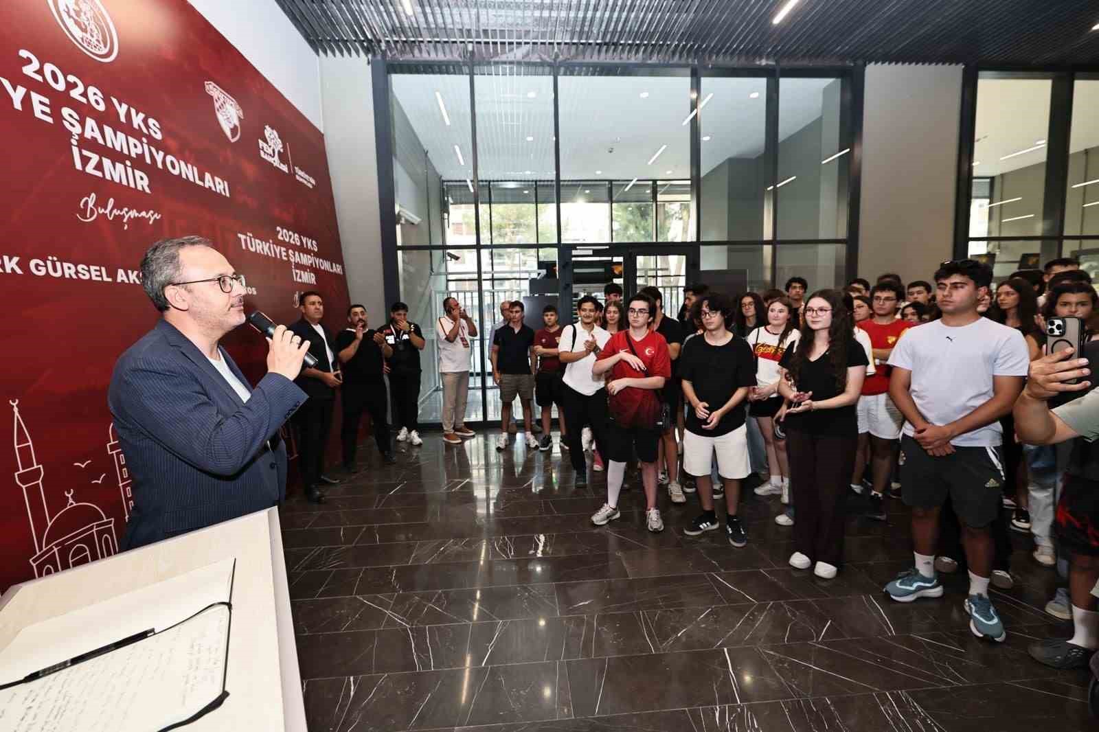 Kasapoğlu: "İzmir’in gençliği gururumuz"