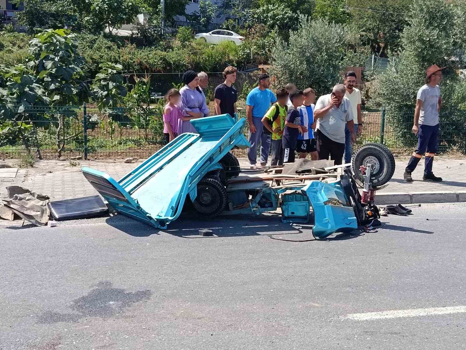 Otomobil ile patpat çarpıştı: 2’si ağır 4 yaralı
