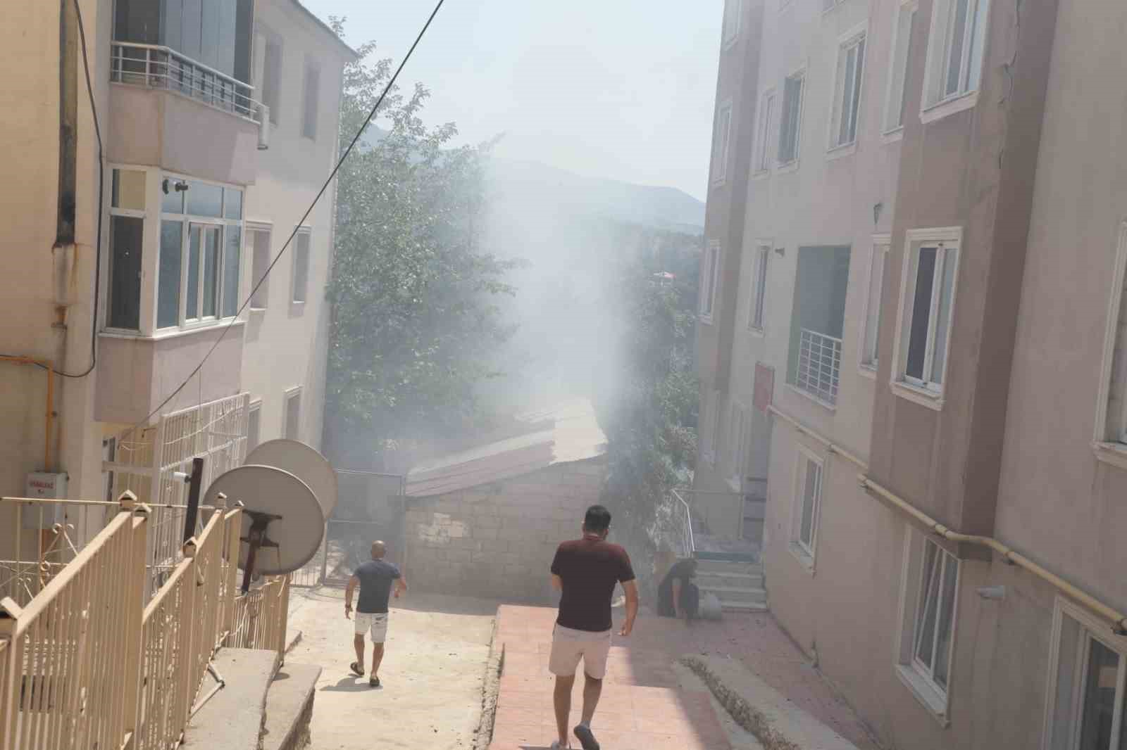 Çocukların torpil oyunu yangınla sonuçlandı: İtfaiye büyümeden söndürdü