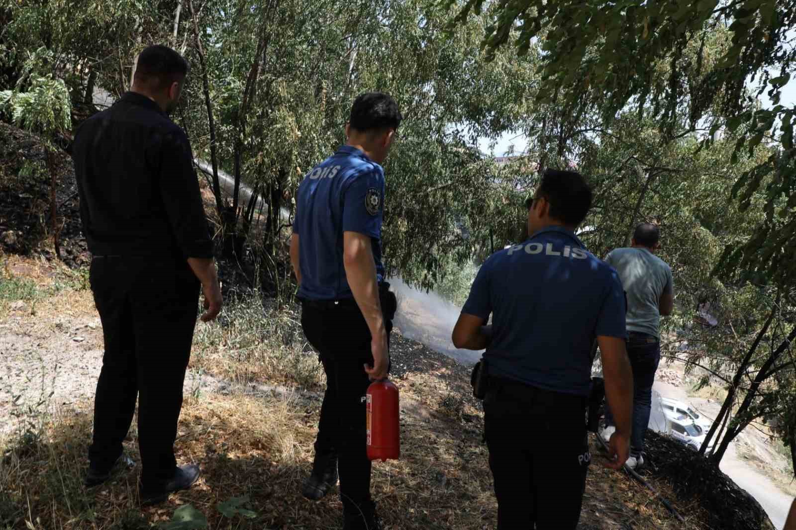 Çocukların torpil oyunu yangınla sonuçlandı: İtfaiye büyümeden söndürdü