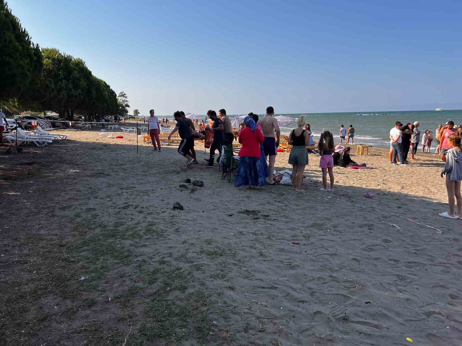Samsun’da denize giren anne ve 2 kızı boğulma tehlikesi geçirdi