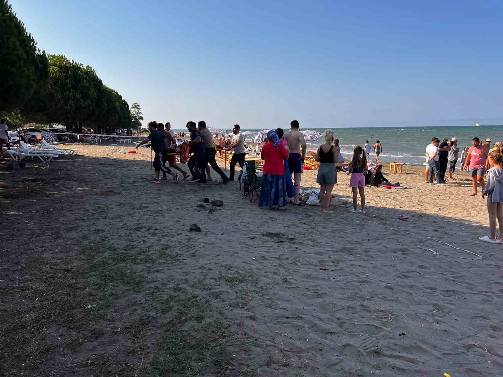 Samsun’da denize giren anne ve 2 kızı boğulma tehlikesi geçirdi