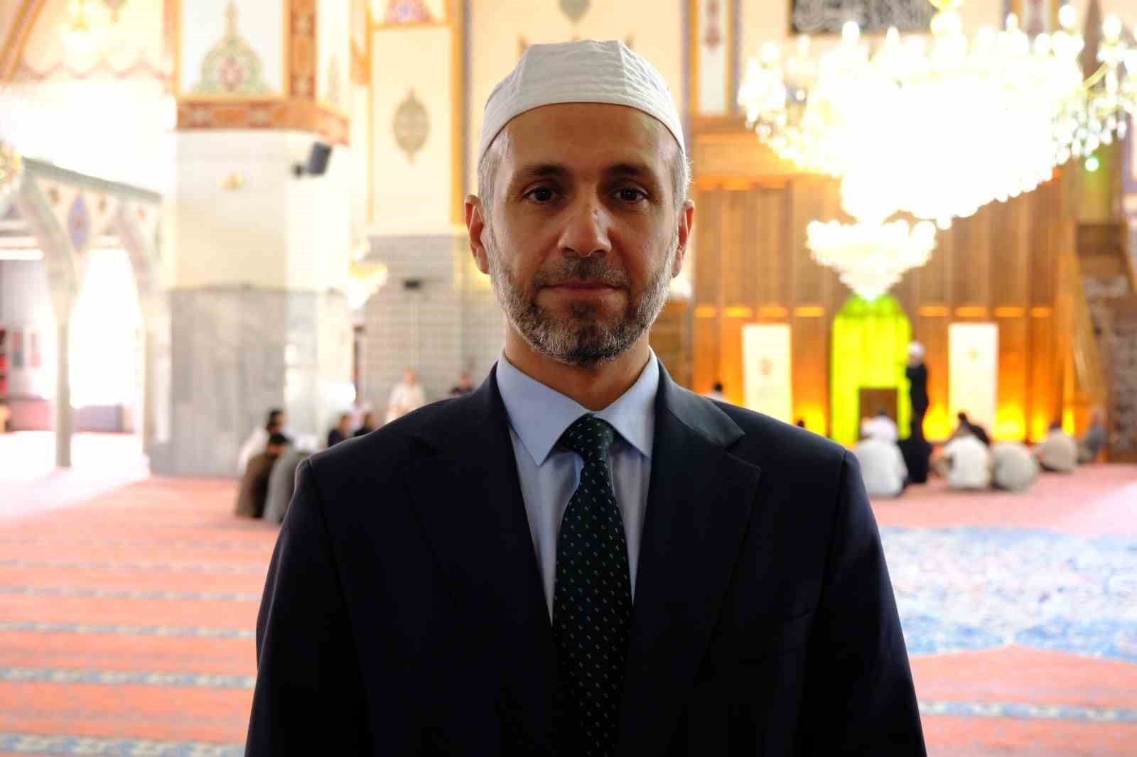 Van Ulu Cami’de ezanların güzel sesi yankılandı