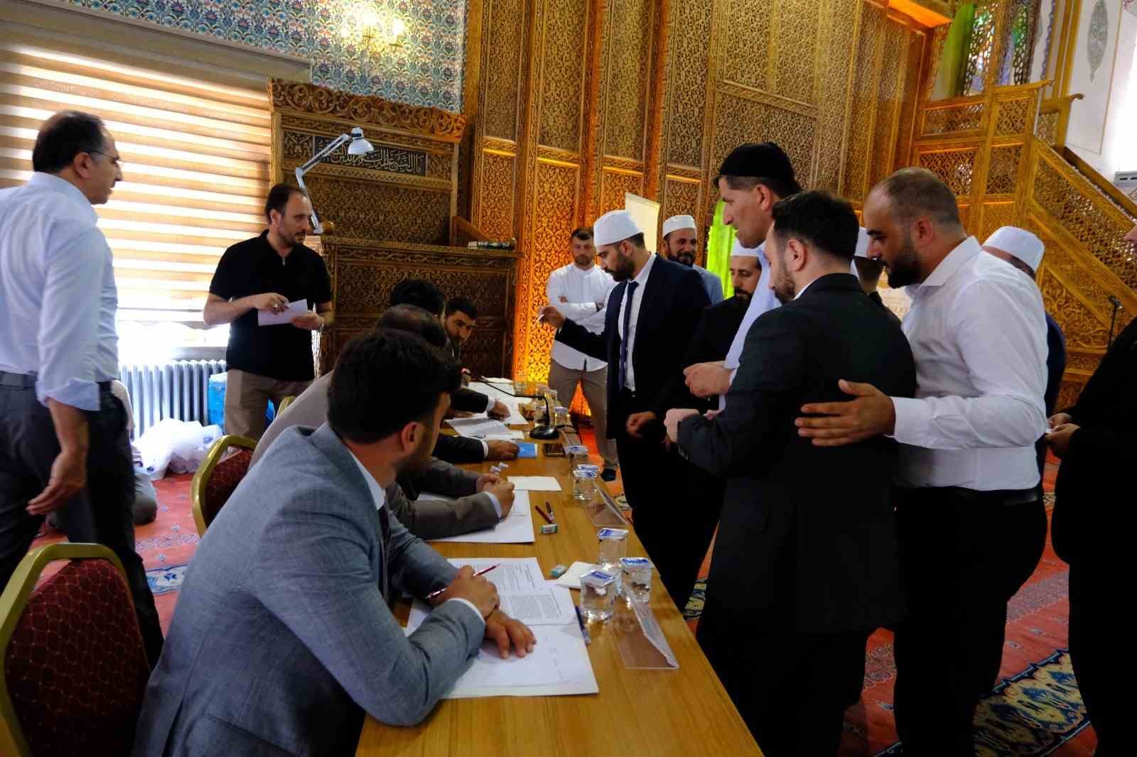 Van Ulu Cami’de ezanların güzel sesi yankılandı