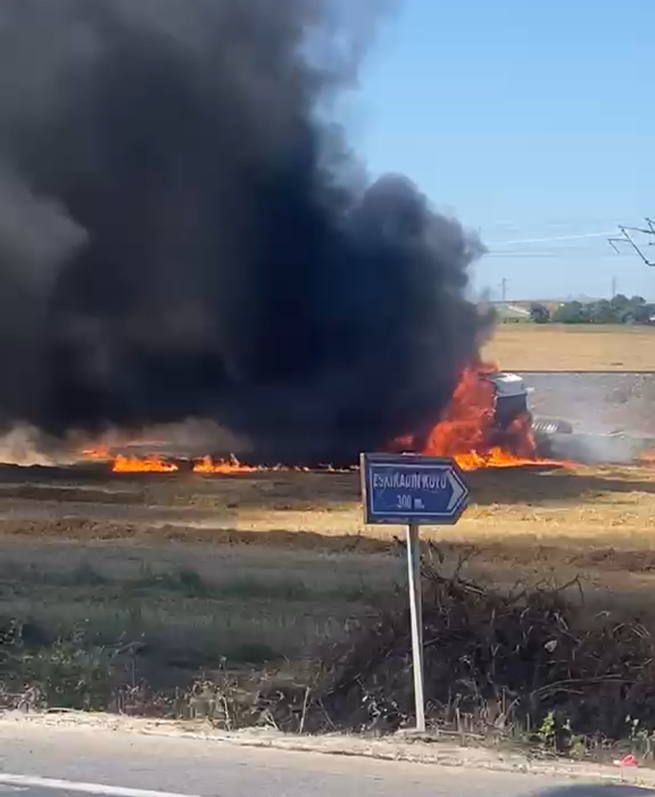 Kapıkule yolunda taş yüklü tır alevlere teslim oldu
