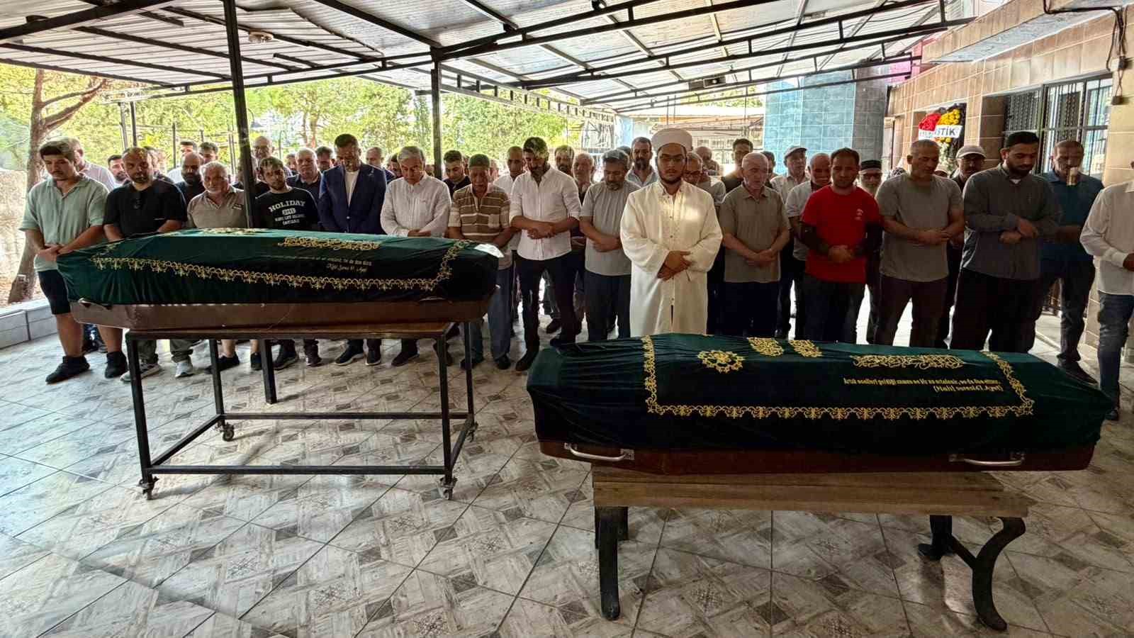 Yangında hayatını kaybeden anneanne torun son yolculuğuna uğurlandı