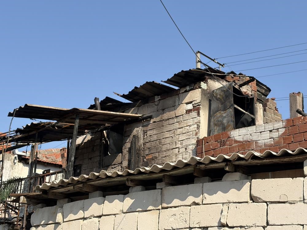 Yangında hayatını kaybeden anneanne torun son yolculuğuna uğurlandı