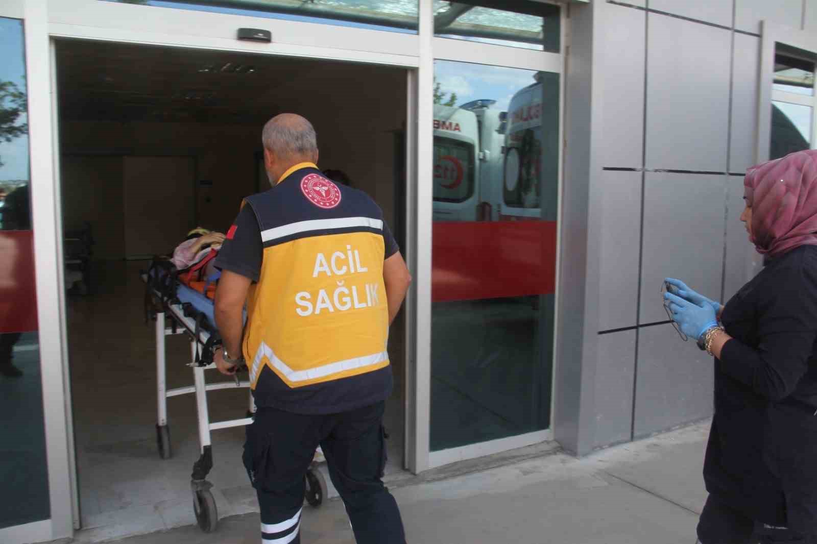 Beyşehir’de ticari taksi anne ve kızına çarptı: 2 yaralı