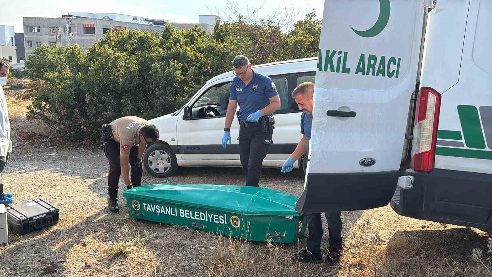 Kütahya’da boş arazide bir kişi ölü bulundu