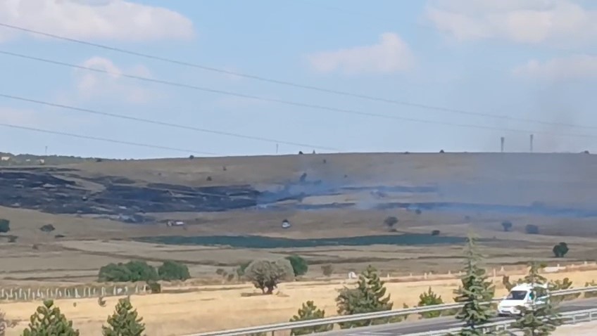 Kütahya’da otluk alanda çıkan yangın bekçi kulübesine sıçradı