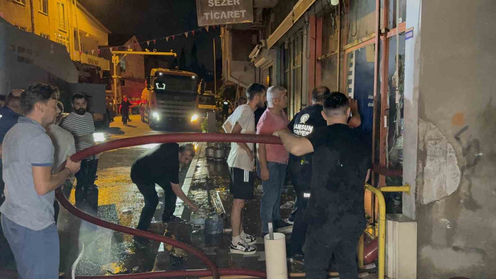 Tüpgaz bayisinde yangın: Tüpler patladı, 4 kişi hastanelik oldu