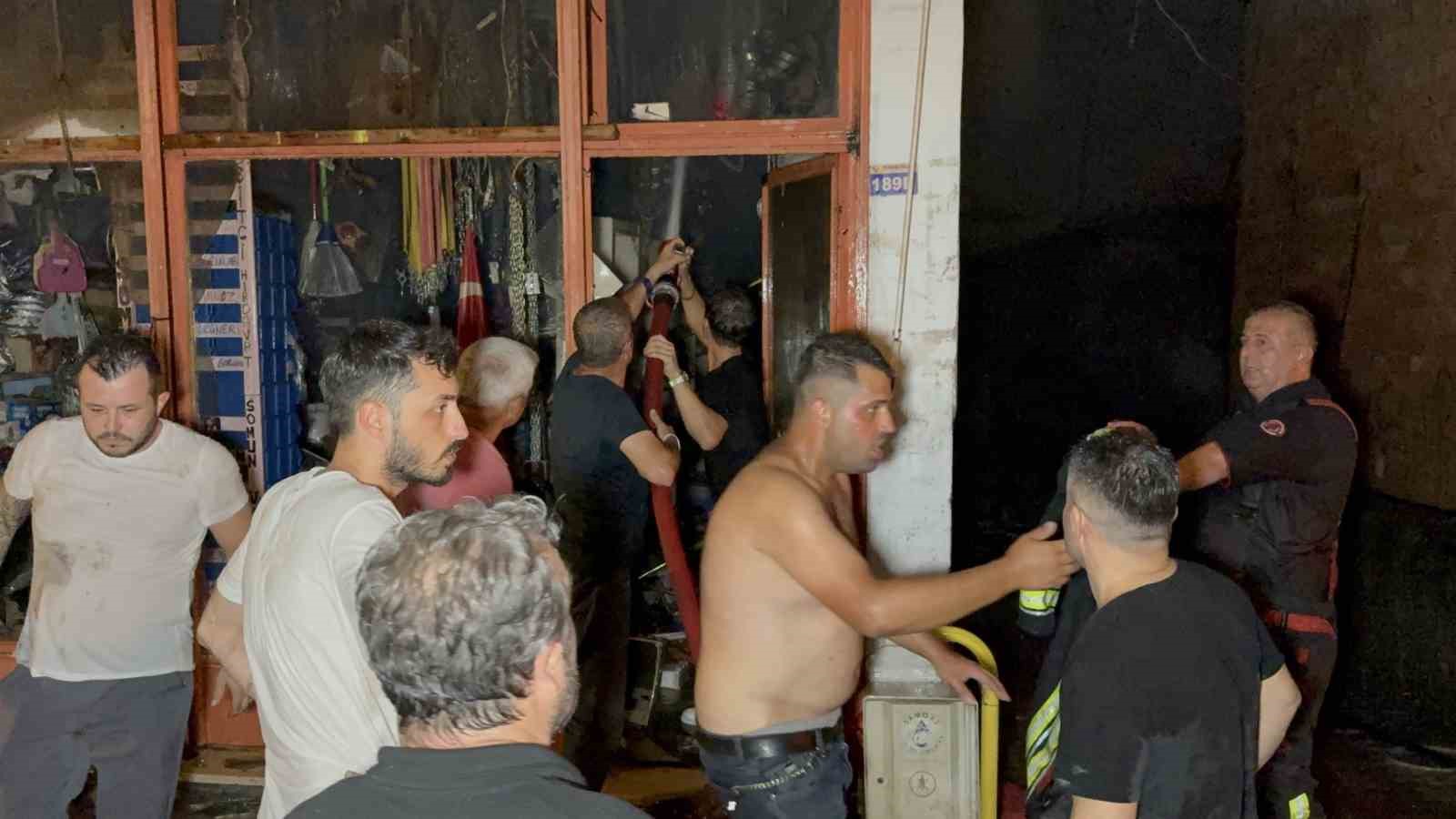 Tüpgaz bayisinde yangın: Tüpler patladı, 4 kişi hastanelik oldu