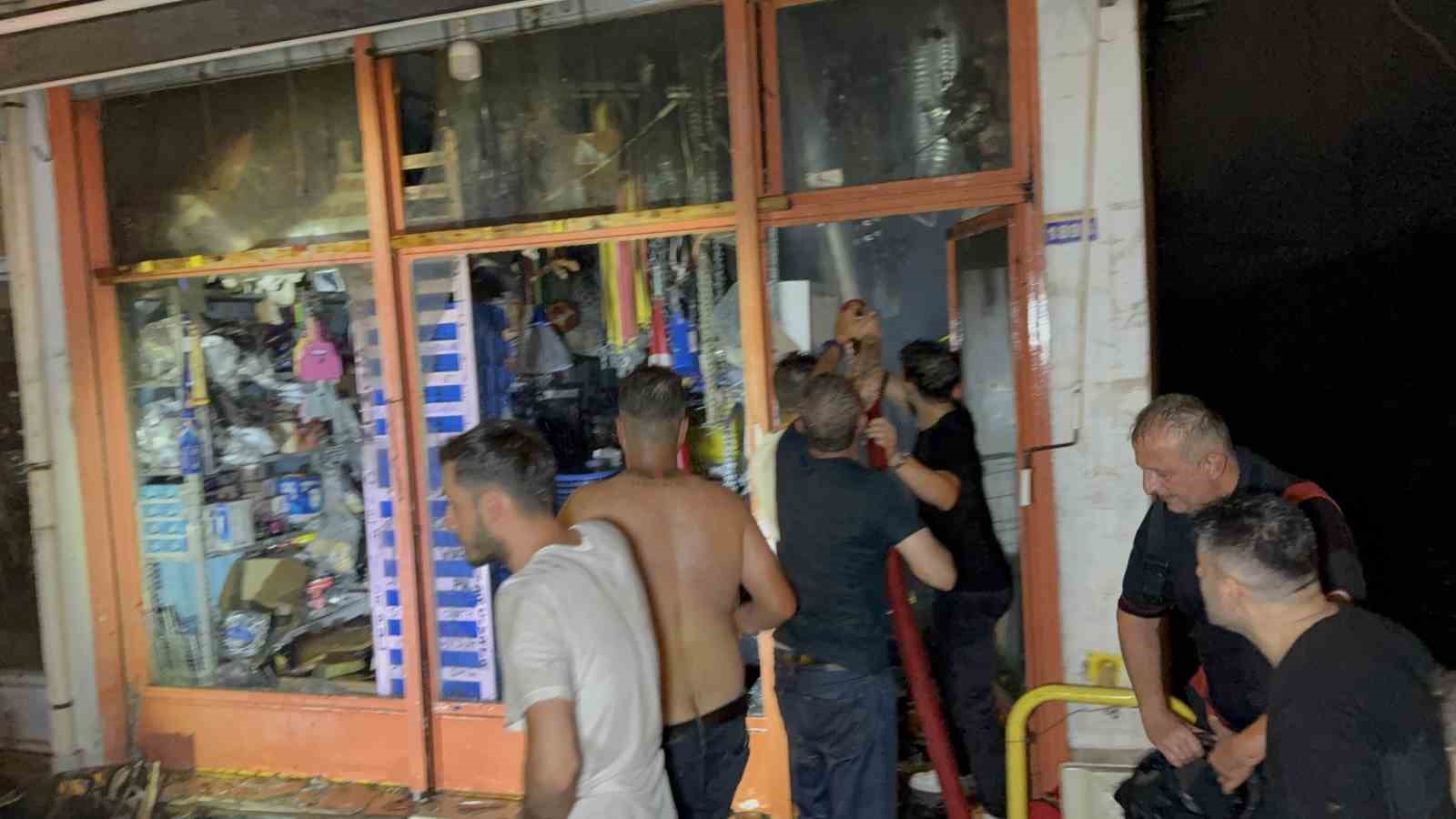 Tüpgaz bayisinde yangın: Tüpler patladı, 4 kişi hastanelik oldu