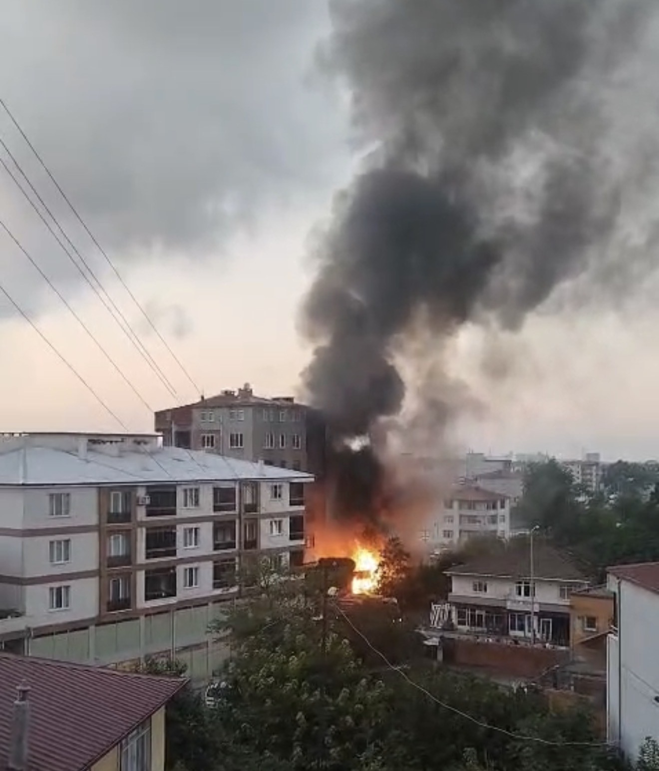 Tüpgaz bayisinde yangın: Tüpler patladı, 4 kişi hastanelik oldu